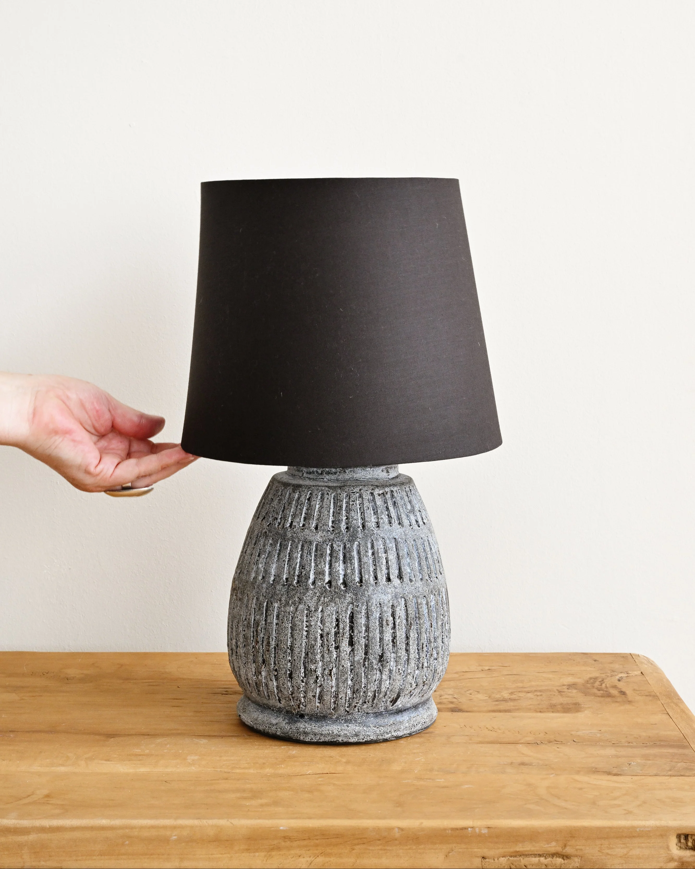 Bata Stone Table Lamp - Image 3