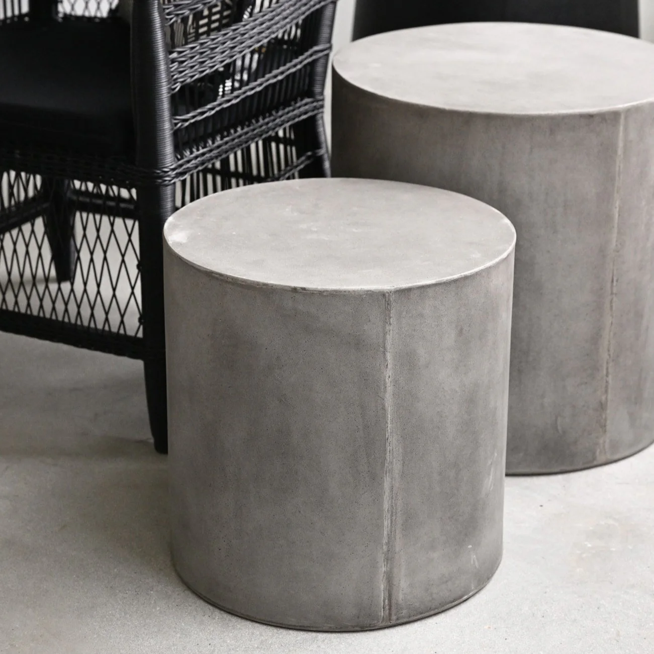 Ito Concrete Side Table - Grey - Image 4