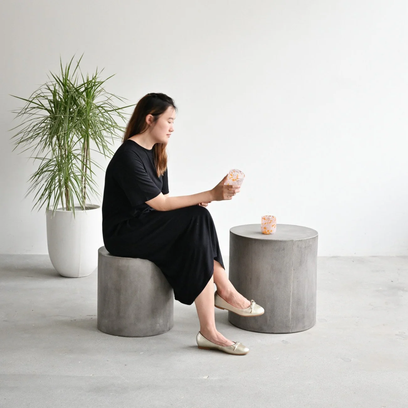 Ito Concrete Side Table - Grey - Image 9