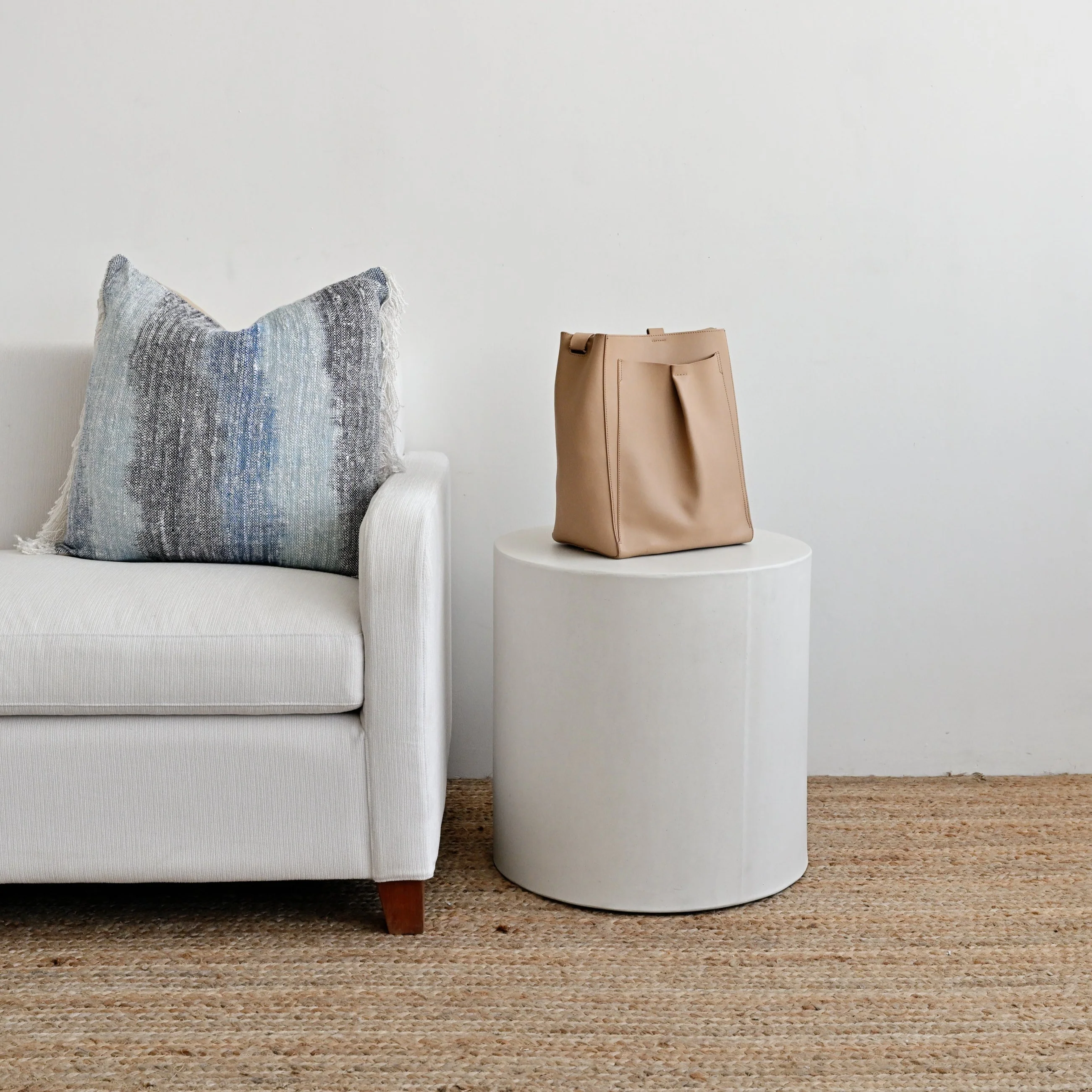Ito Concrete Side Table - White - Image 6