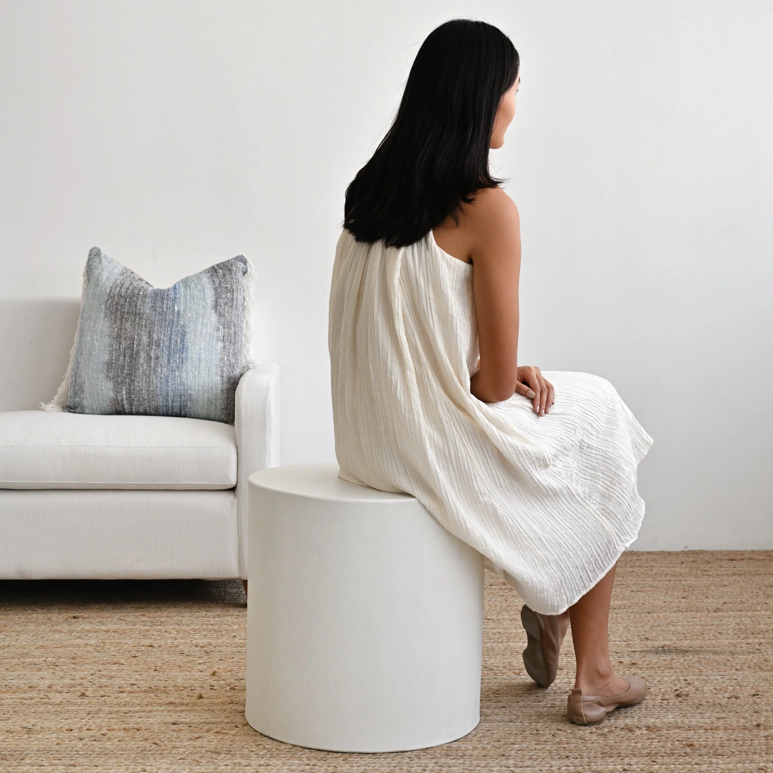 Ito Concrete Side Table - White - Image 7