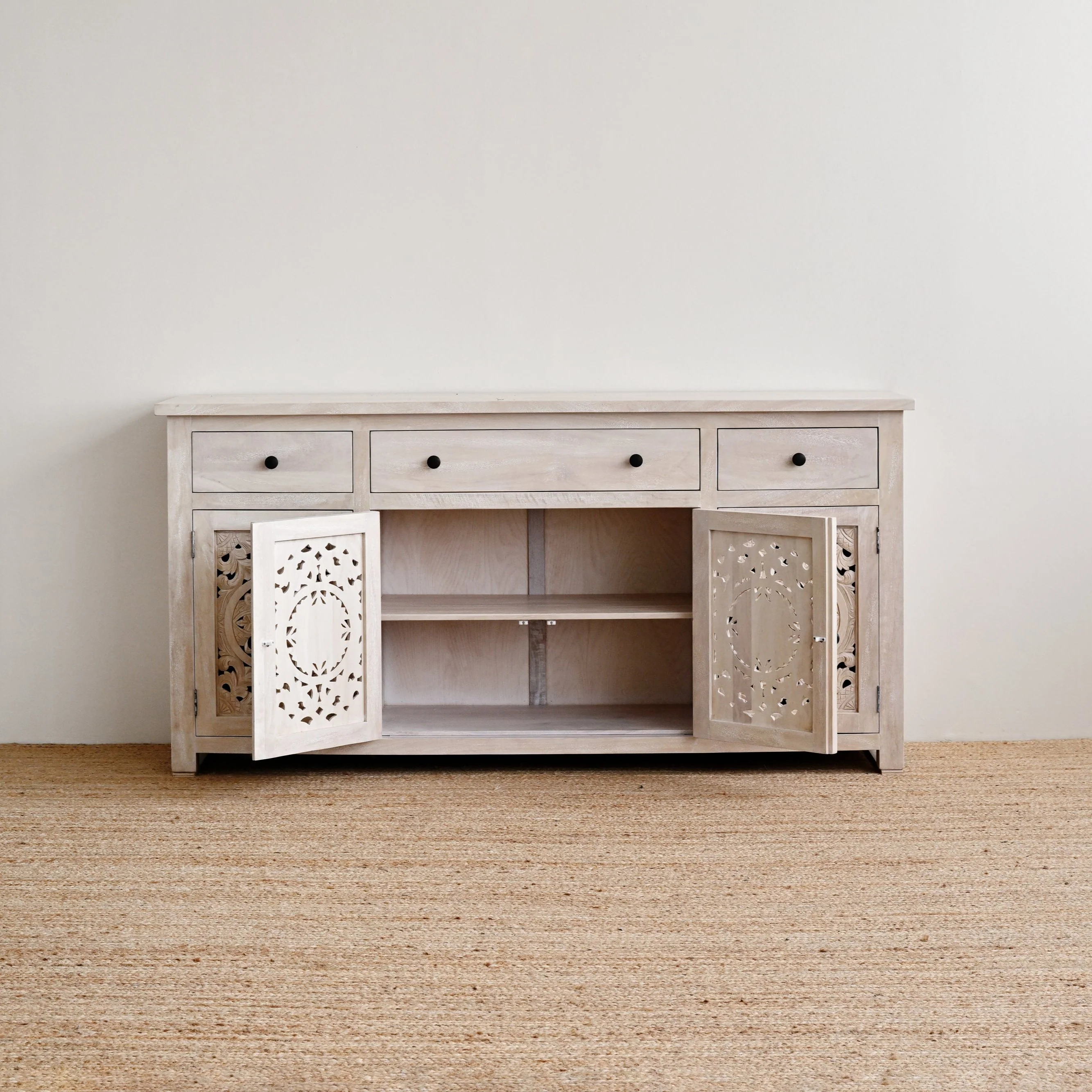Kuno 4 Door Cabinet - Image 5