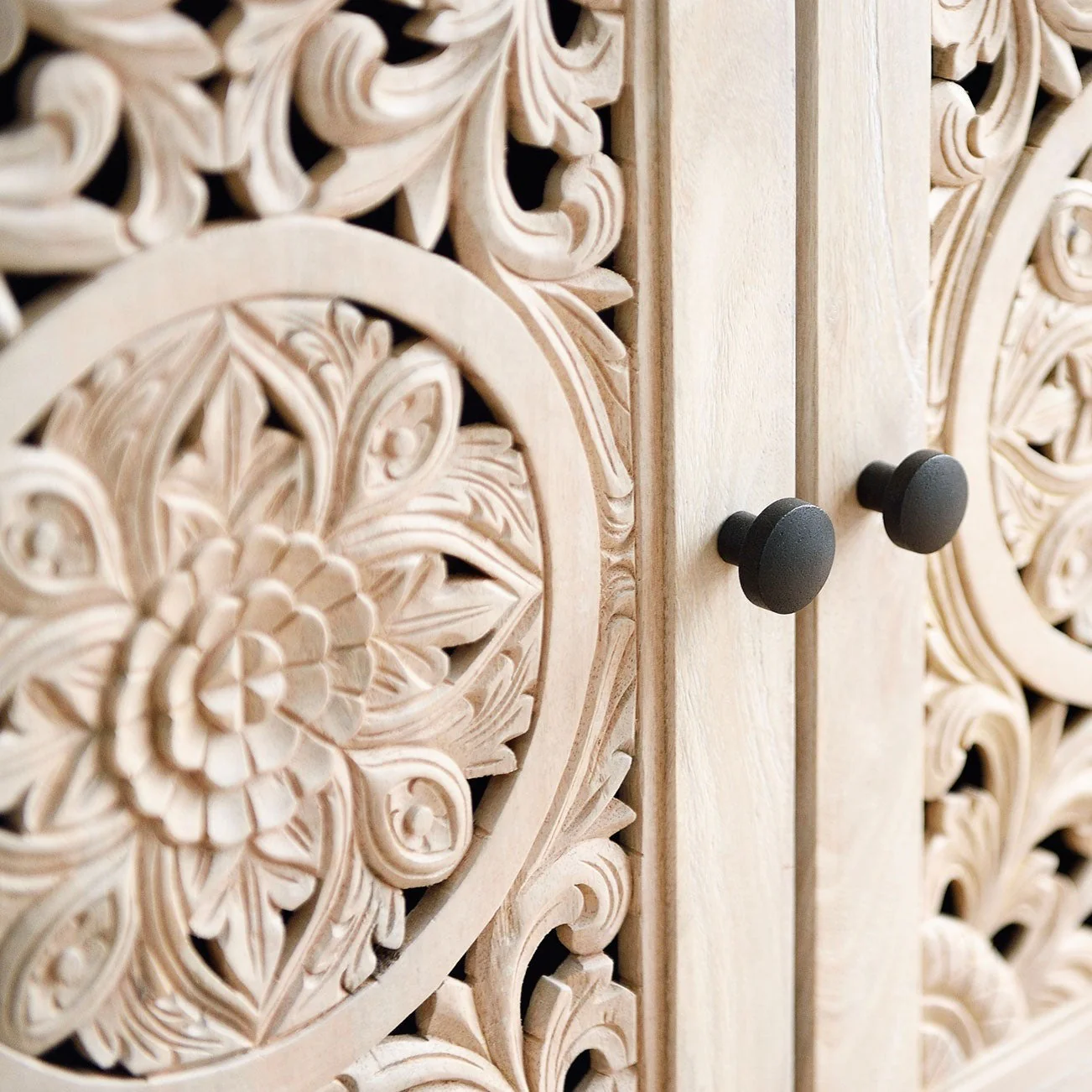 Kuno 4 Door Cabinet - Image 6