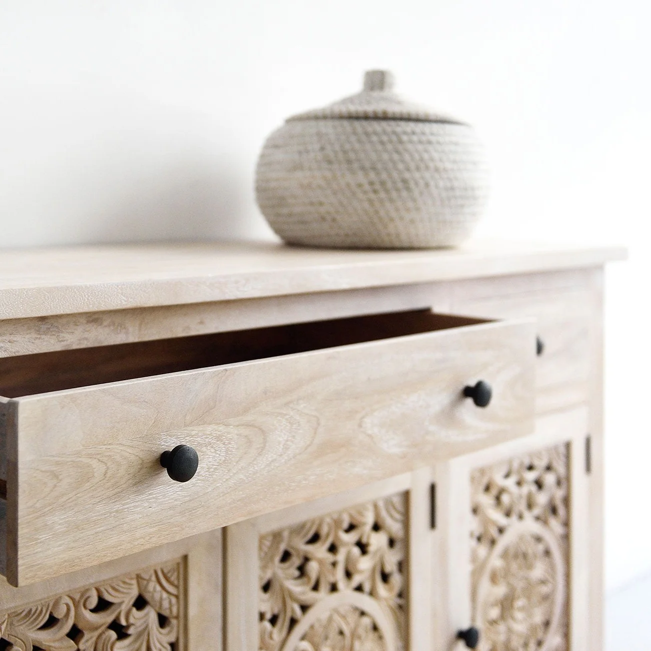 Kuno 4 Door Cabinet - Image 7