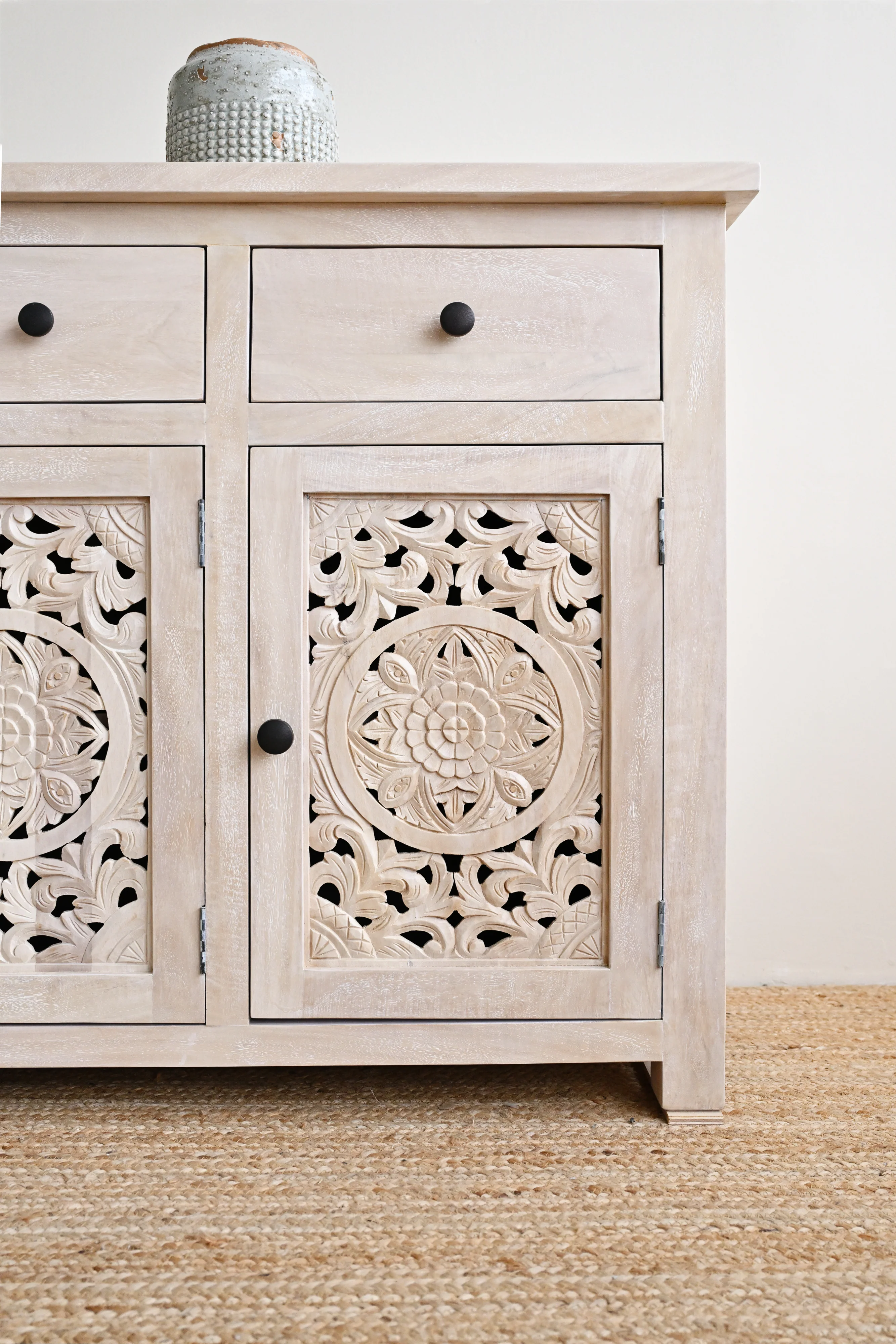Kuno 4 Door Cabinet - Image 9