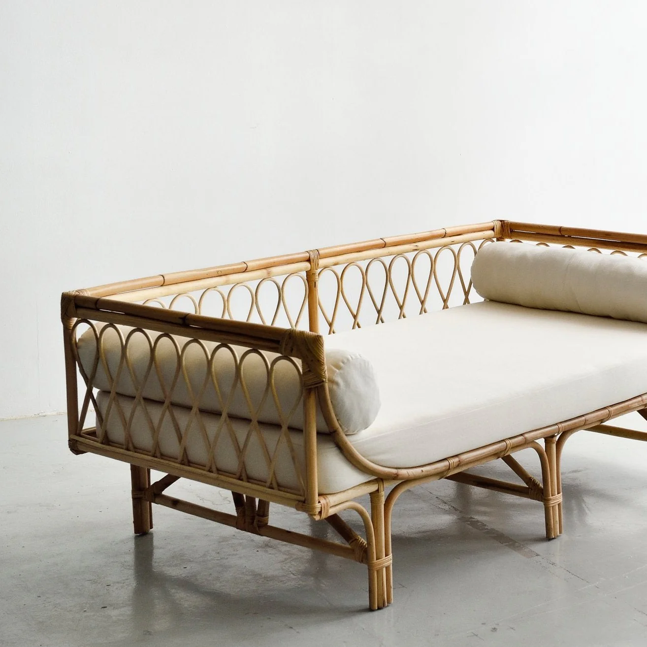 Large Aliki Daybed - Image 12