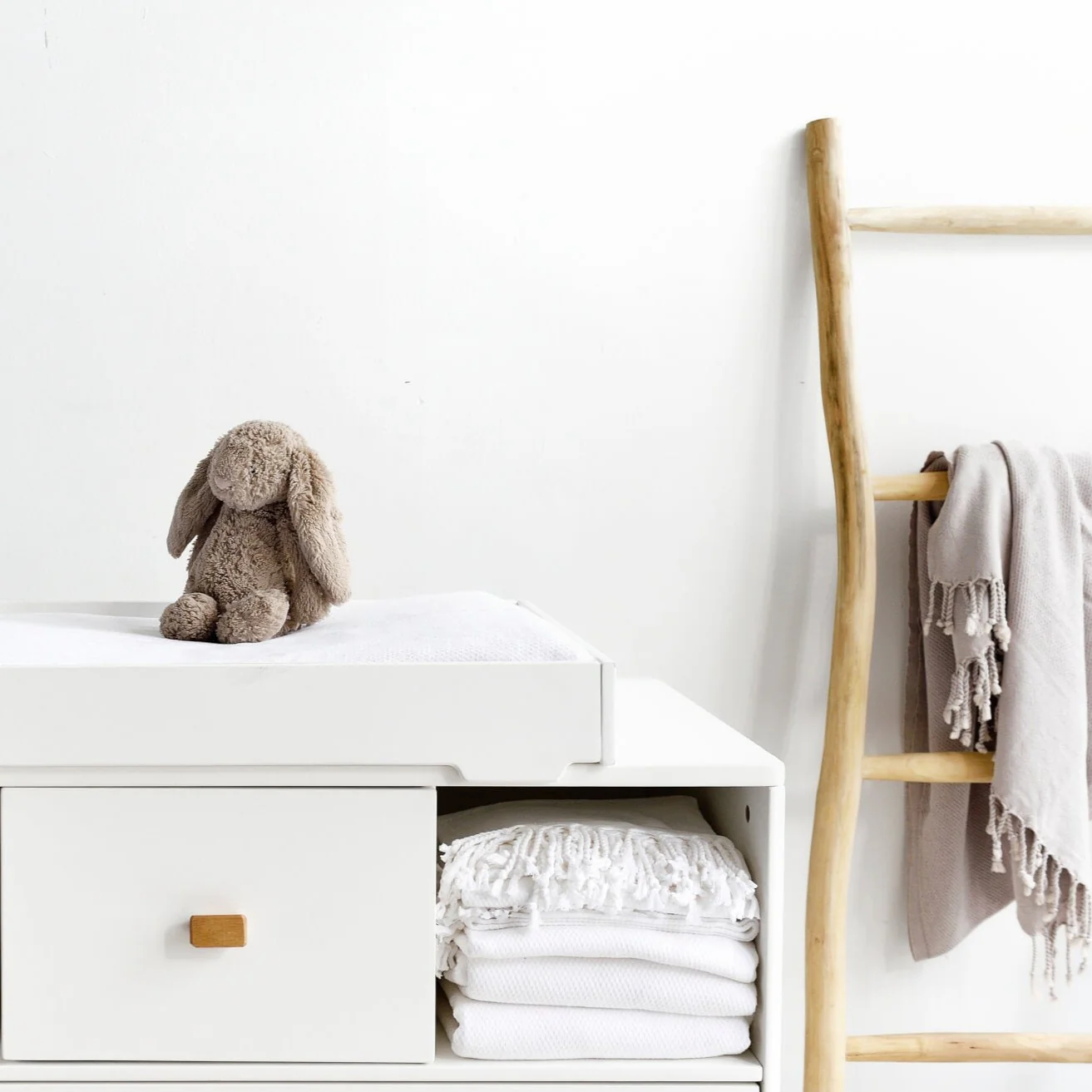 Marelia Chest of Drawers - White - Image 3