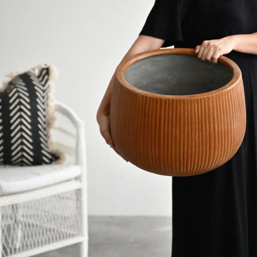Nerja Concrete Pot - Rust - Image 3
