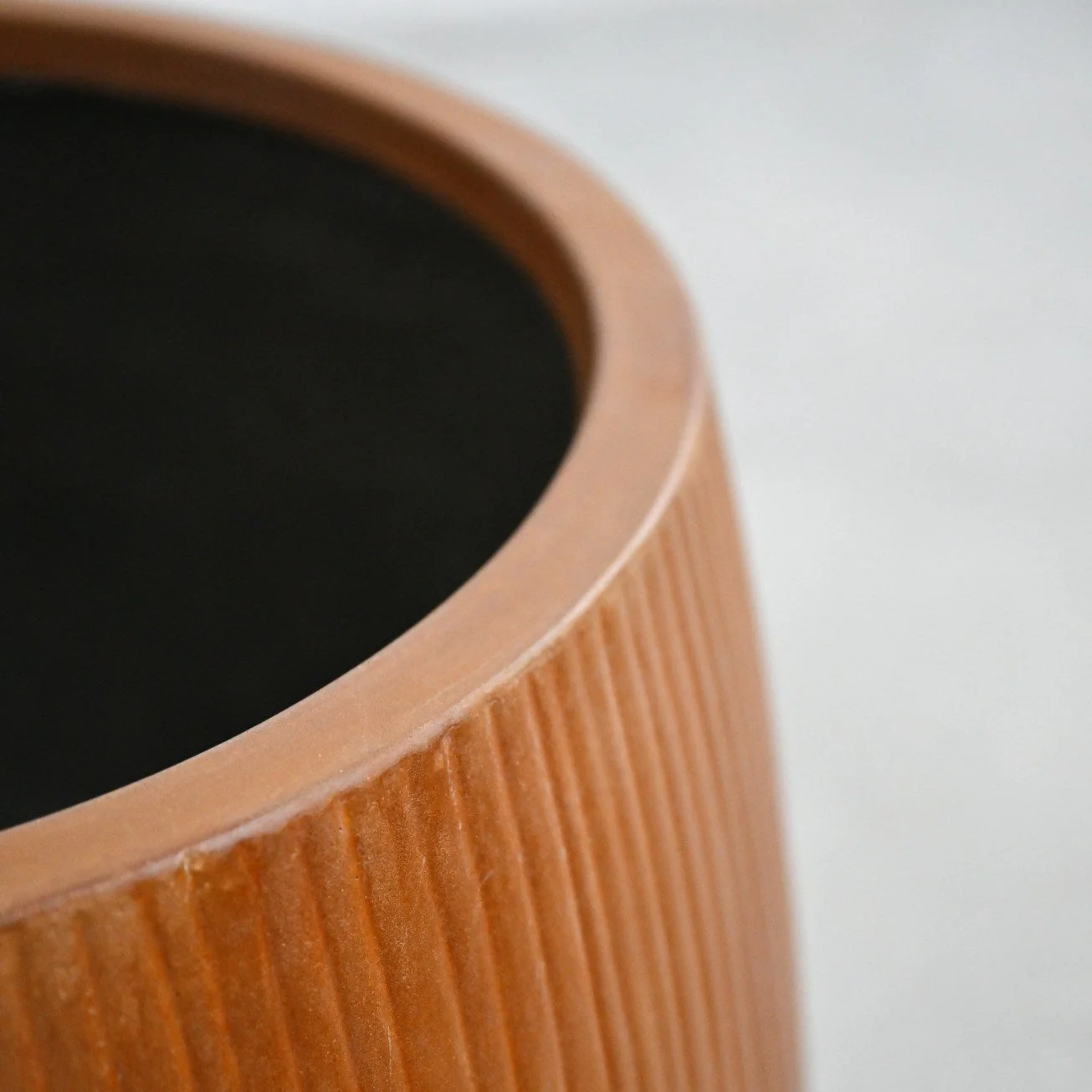 Nerja Concrete Pot - Rust - Image 5