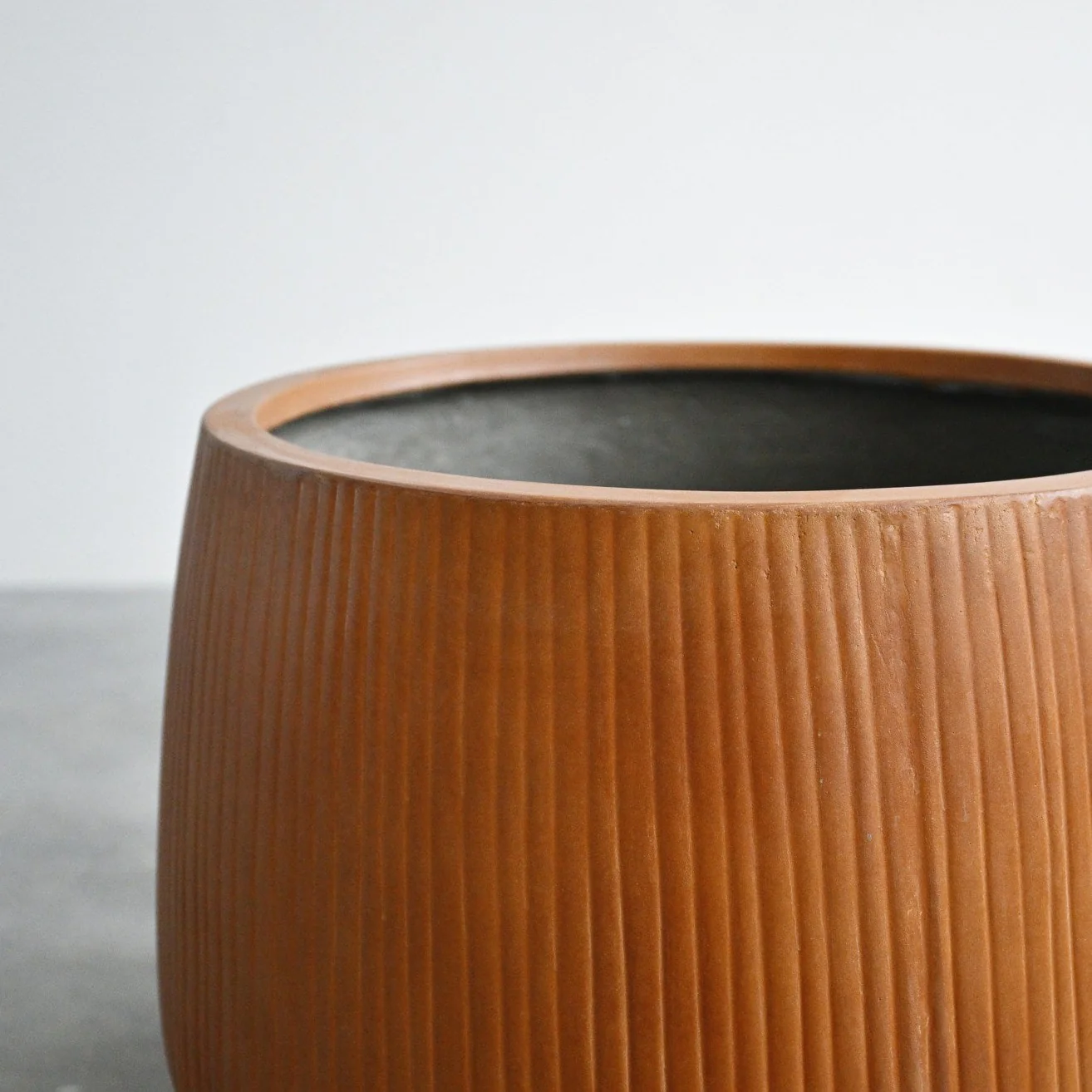 Nerja Concrete Pot - Rust - Image 7