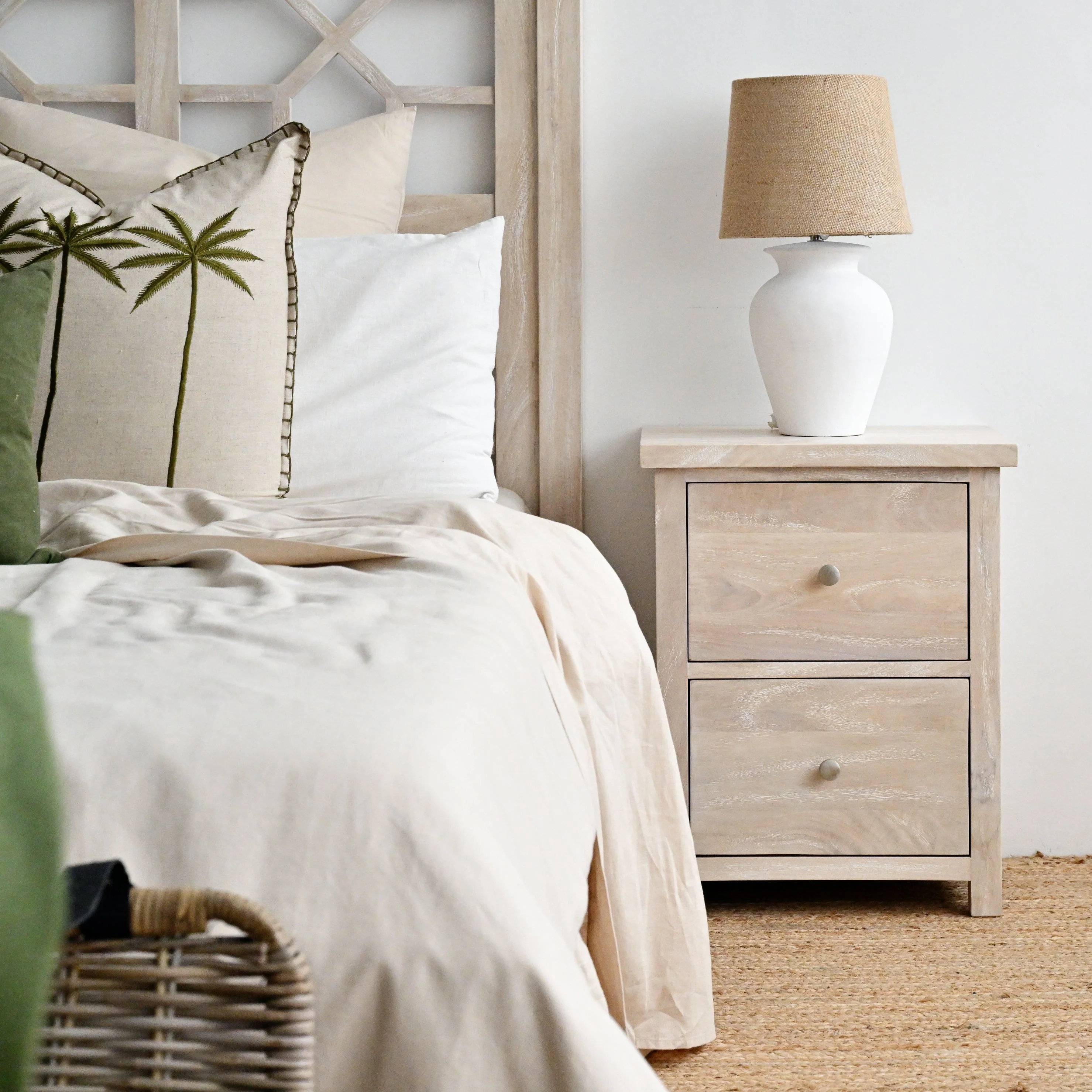White Nusa Lamp - Image 3