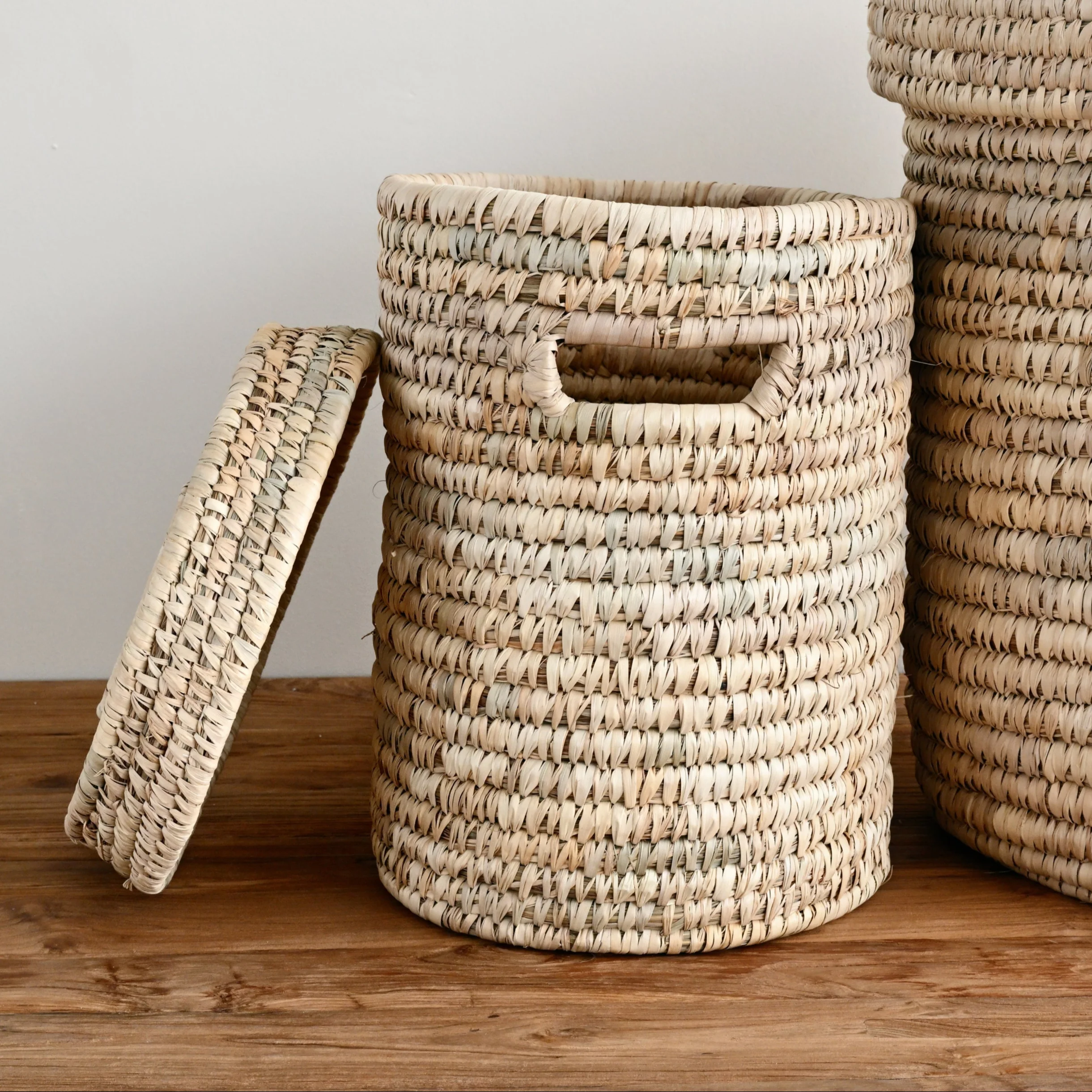 Palm Cove Laundry Basket with Lid - Image 3