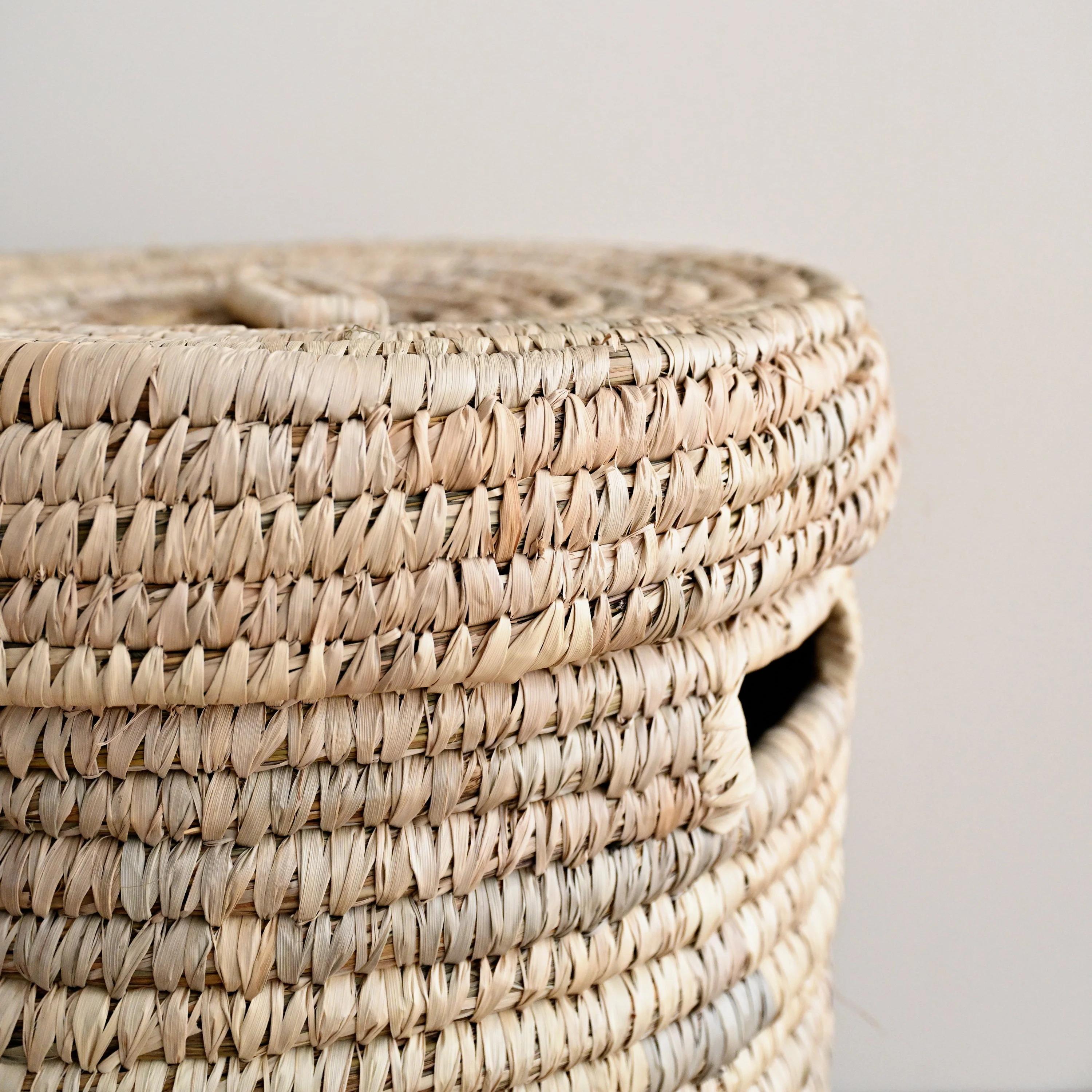 Palm Cove Laundry Basket with Lid - Image 5