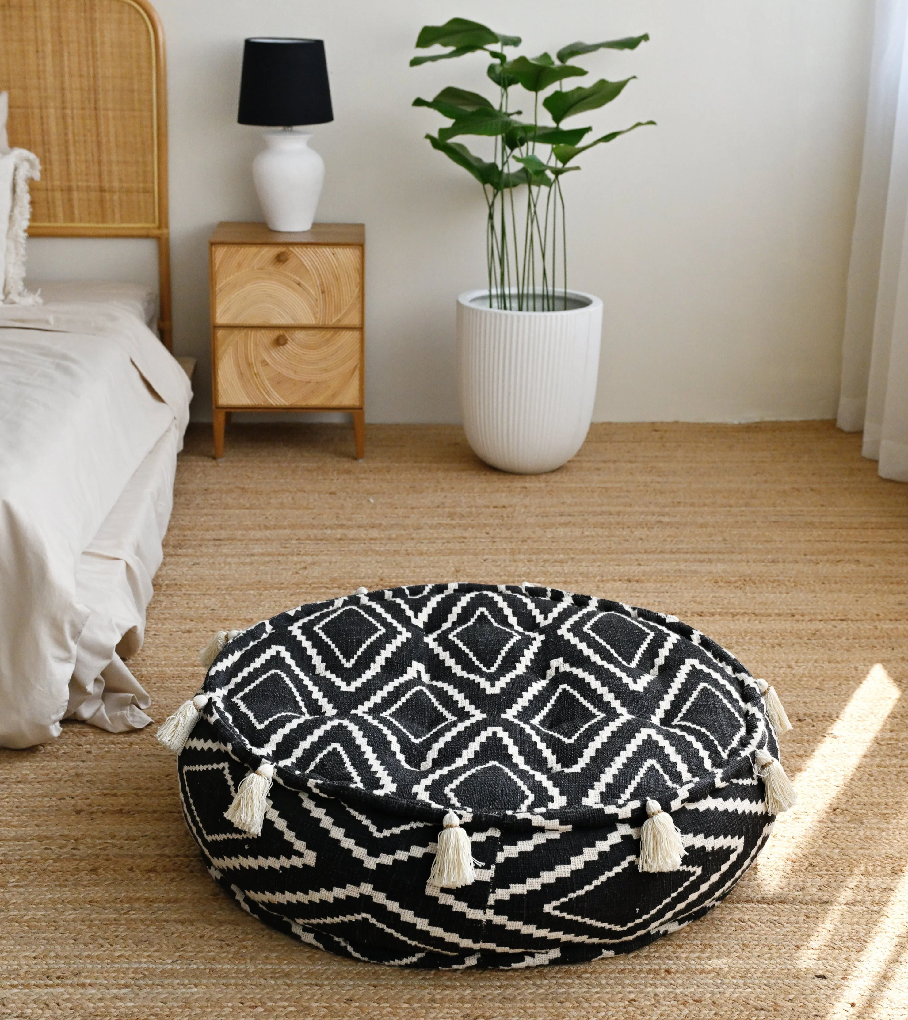 Round Raw Cotton Pouf with Tassels - Black - Image 4