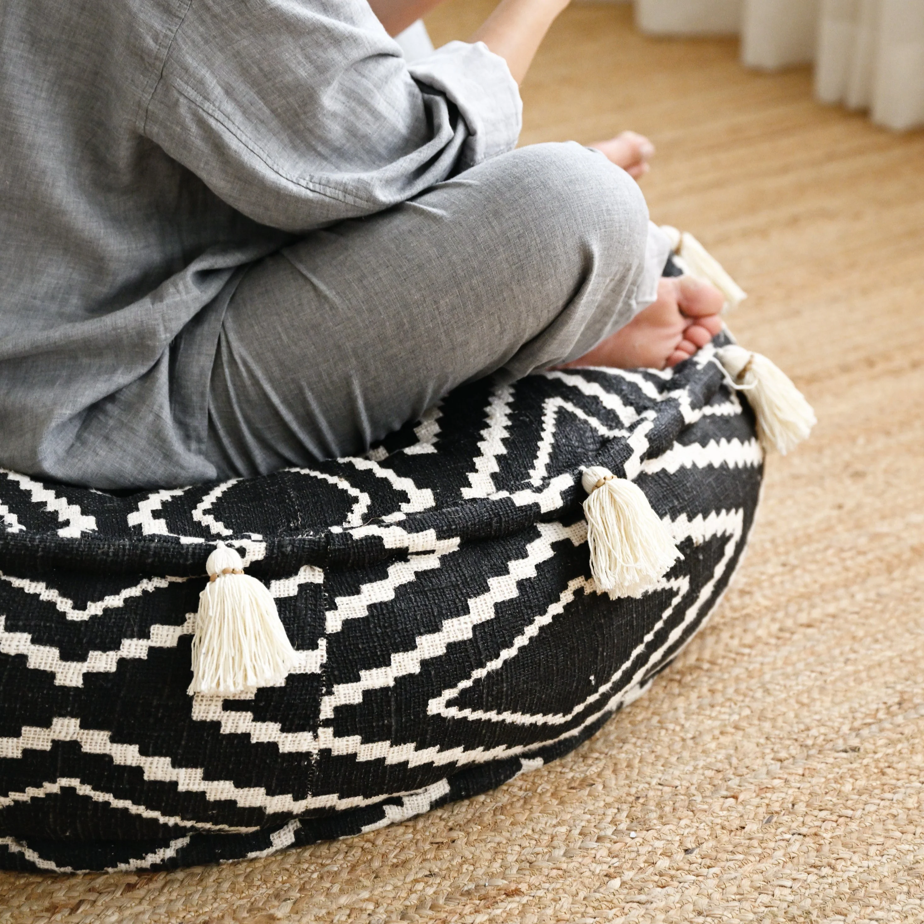 Round Raw Cotton Pouf with Tassels - Black - Image 5