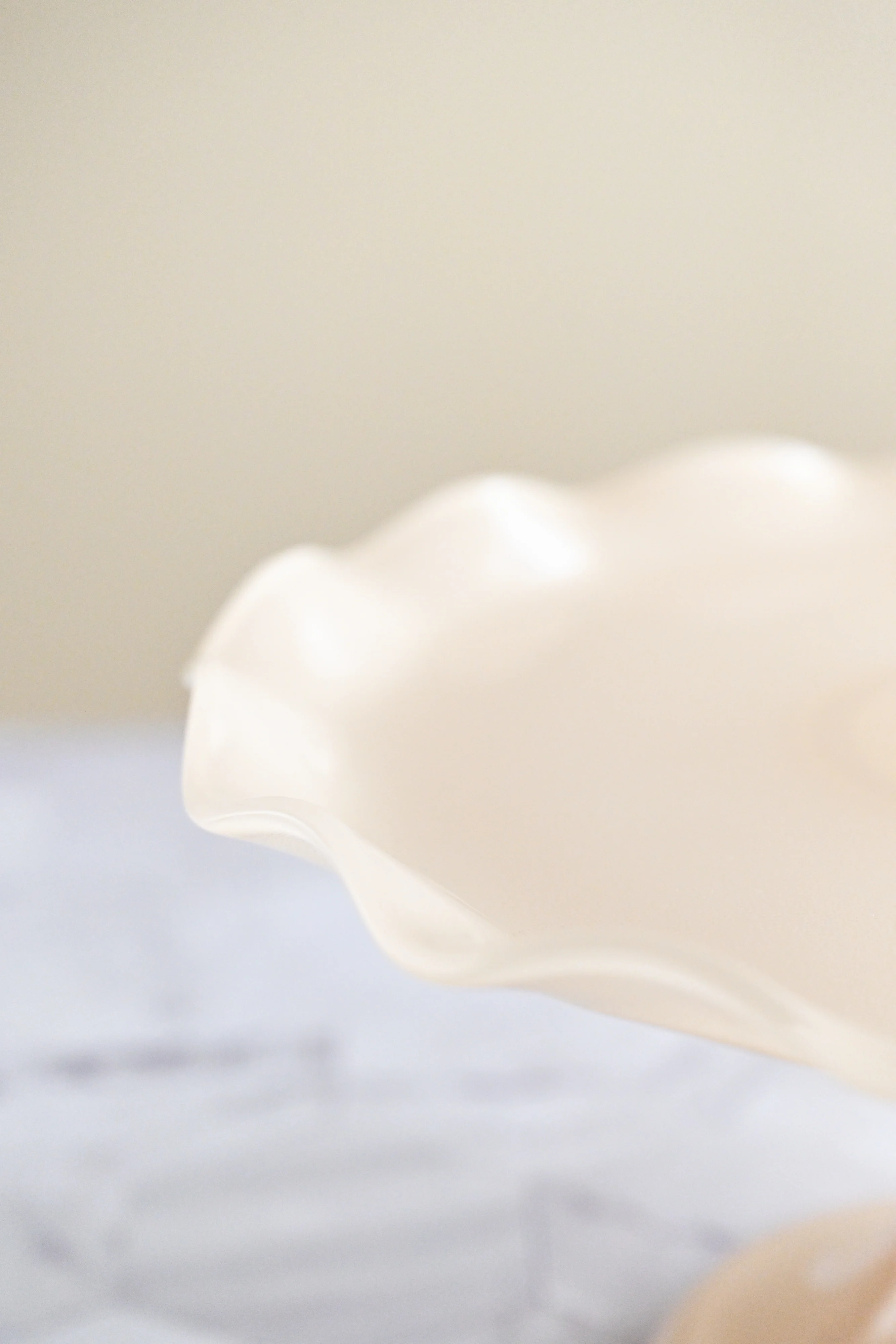 Ruffle Cake Stand 26cm - Pink Salt - Image 3