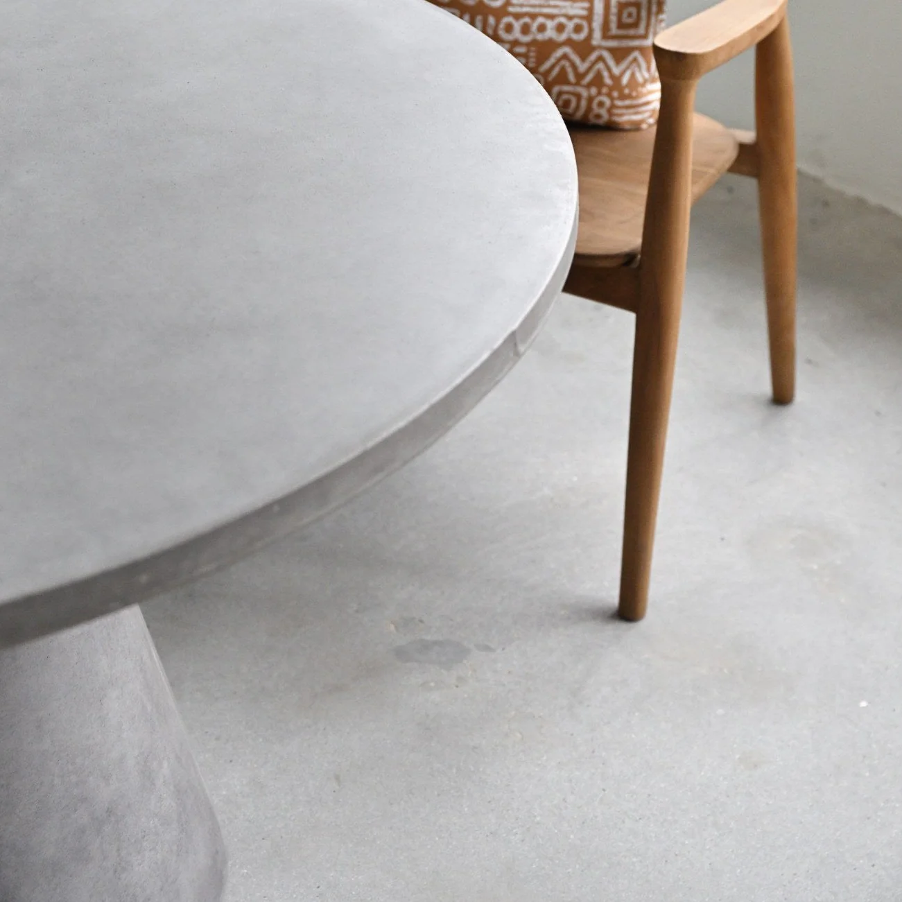 Savoca Concrete Dining Table - 120cm - Image 5