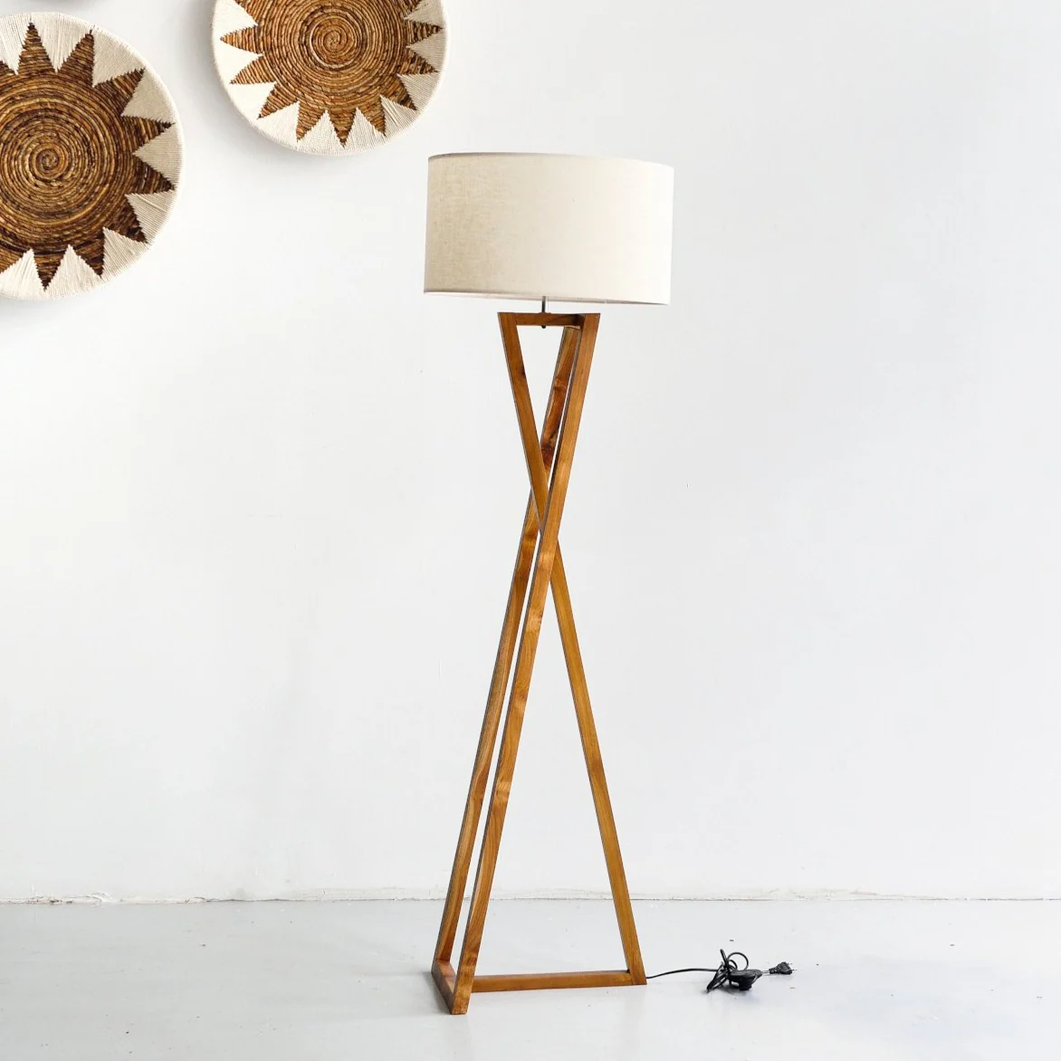 Tripod Standing Lamp - Image 4