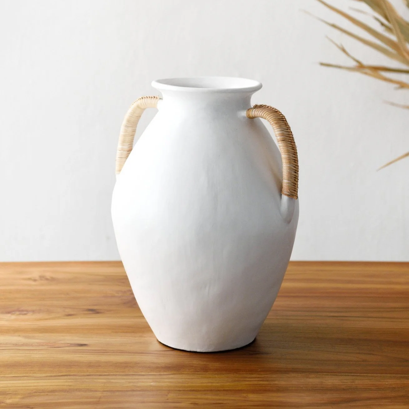 White Canggu Pottery Vase - Image 3